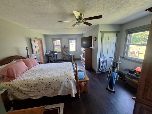 83 East Street, Saint Louisville, OH 43071