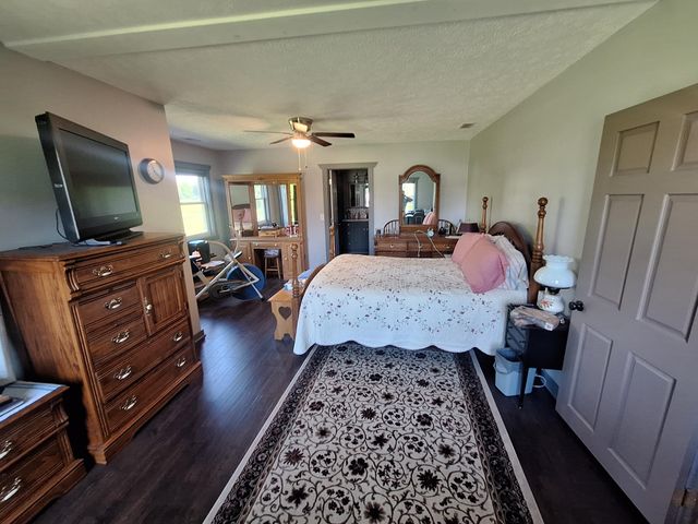 83 East Street, Saint Louisville, OH 43071
