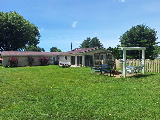 83 East Street, Saint Louisville, OH 43071