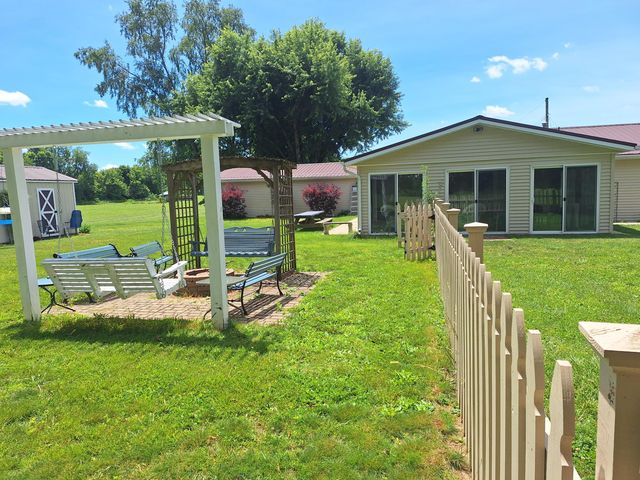 83 East Street, Saint Louisville, OH 43071
