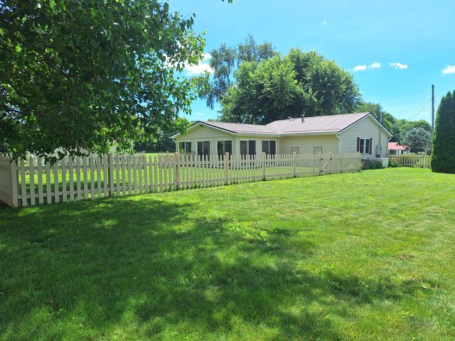 83 East Street, Saint Louisville, OH 43071