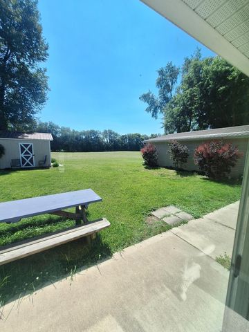 83 East Street, Saint Louisville, OH 43071