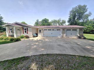 83 East Street, Saint Louisville, OH 43071