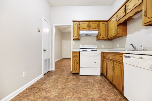 701 Peachers Dr Apt D, Clarksville, TN 37042