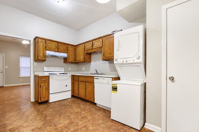 701 Peachers Dr Apt D, Clarksville, TN 37042