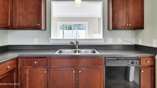 4222 Dudleys Grant Drive E, Winterville, NC 28590