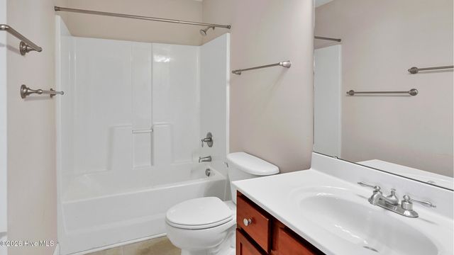 4222 Dudleys Grant Drive E, Winterville, NC 28590