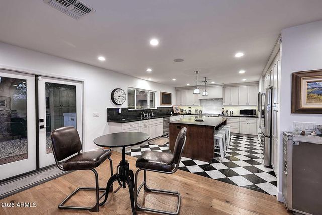 6815 N 2ND Street, Phoenix, AZ 85012