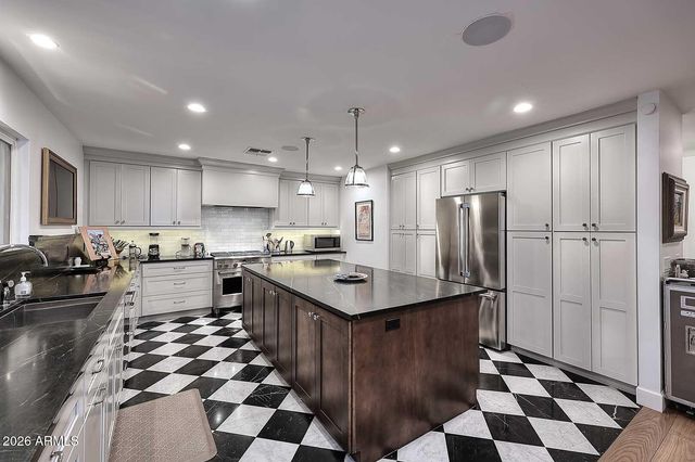 6815 N 2ND Street, Phoenix, AZ 85012