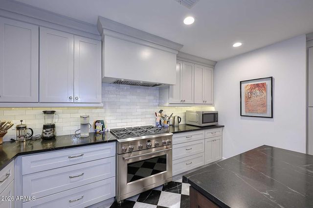 6815 N 2ND Street, Phoenix, AZ 85012