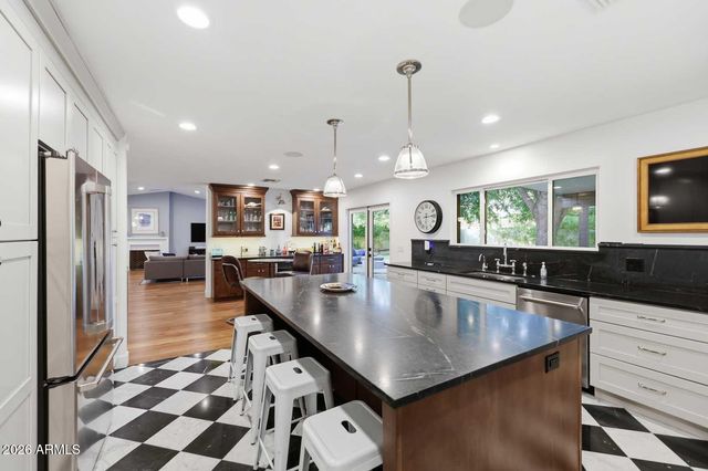 6815 N 2ND Street, Phoenix, AZ 85012