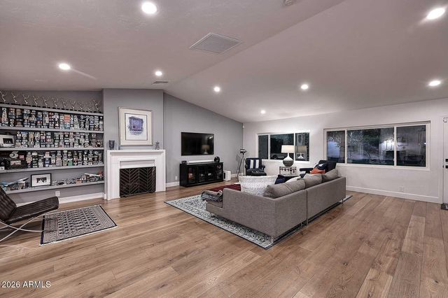 6815 N 2ND Street, Phoenix, AZ 85012