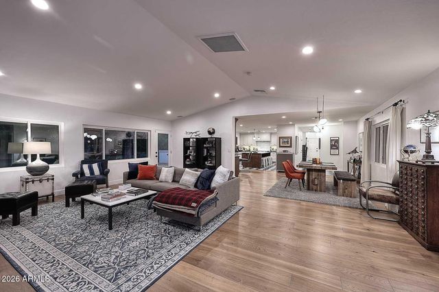 6815 N 2ND Street, Phoenix, AZ 85012