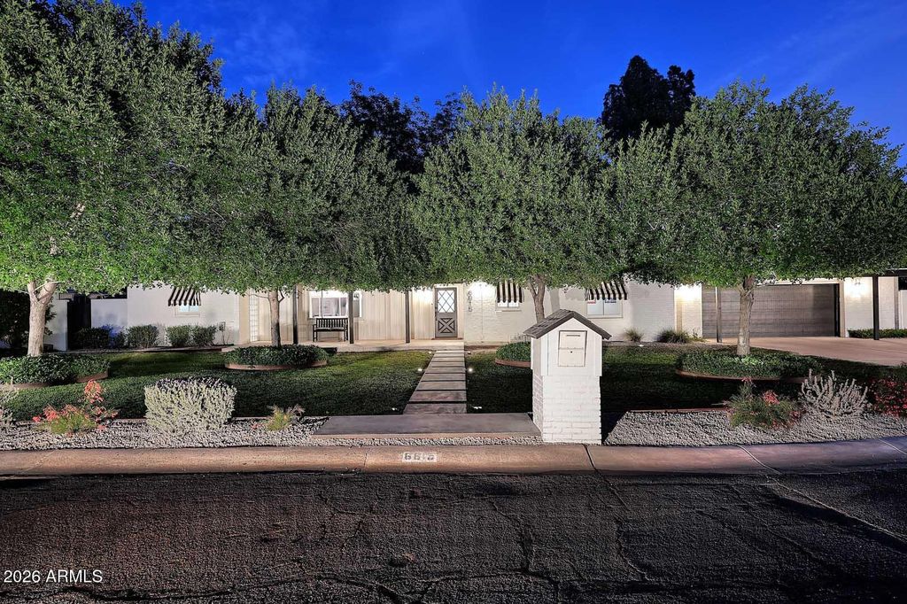 6815 N 2ND Street, Phoenix, AZ 85012