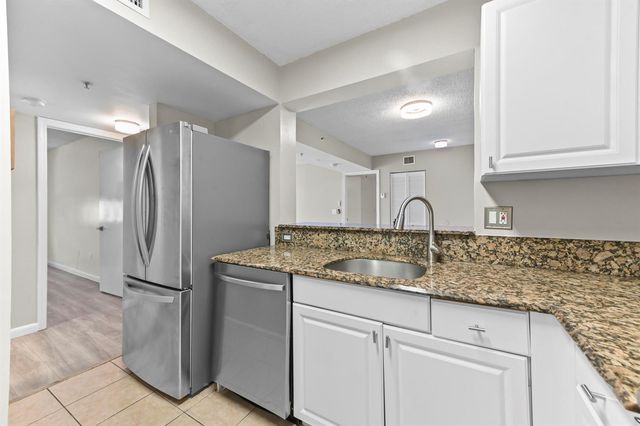2711 Ocean Club Boulevard 207, Hollywood, FL 33019