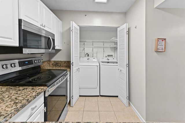 2711 Ocean Club Boulevard 207, Hollywood, FL 33019