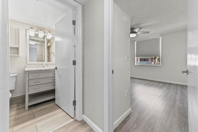2711 Ocean Club Boulevard 207, Hollywood, FL 33019