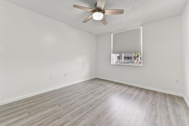 2711 Ocean Club Boulevard 207, Hollywood, FL 33019