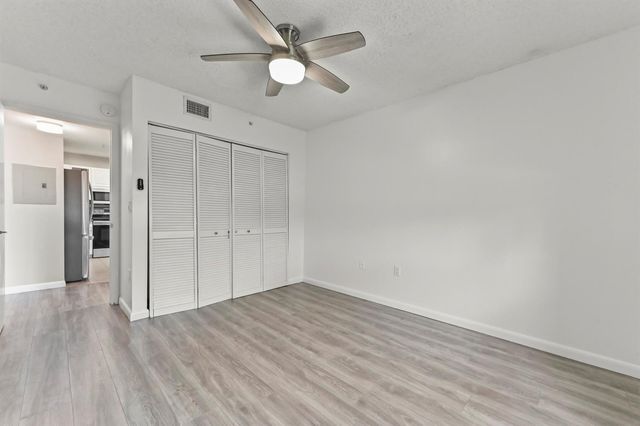2711 Ocean Club Boulevard 207, Hollywood, FL 33019