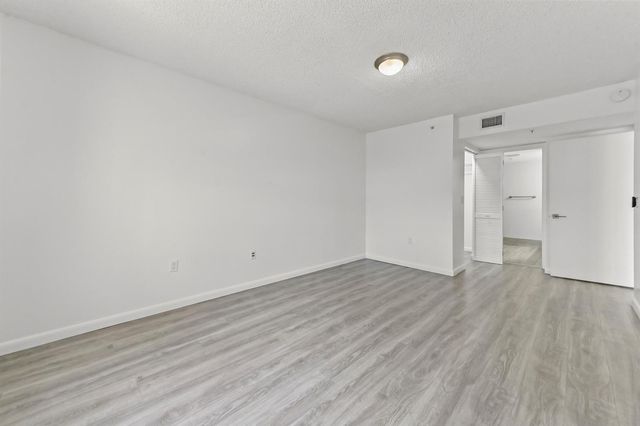 2711 Ocean Club Boulevard 207, Hollywood, FL 33019