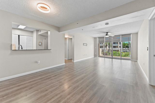 2711 Ocean Club Boulevard 207, Hollywood, FL 33019