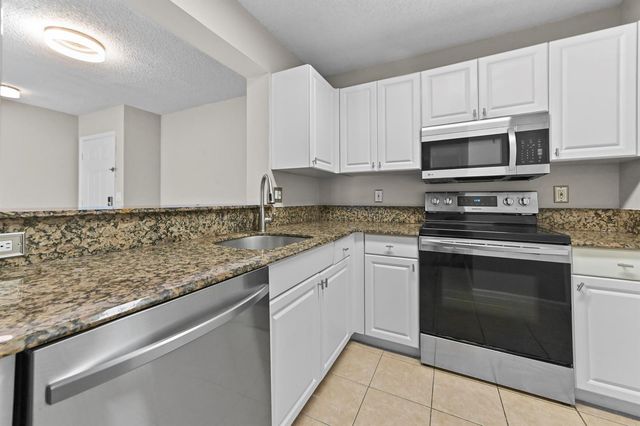 2711 Ocean Club Boulevard 207, Hollywood, FL 33019