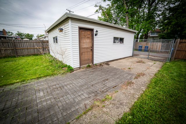 1427 S 21st Avenue, Maywood, IL 60153
