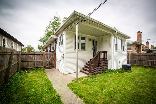 1427 S 21st Avenue, Maywood, IL 60153
