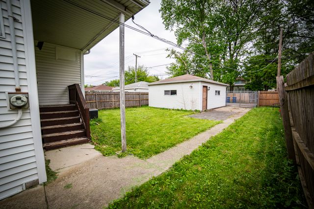 1427 S 21st Avenue, Maywood, IL 60153