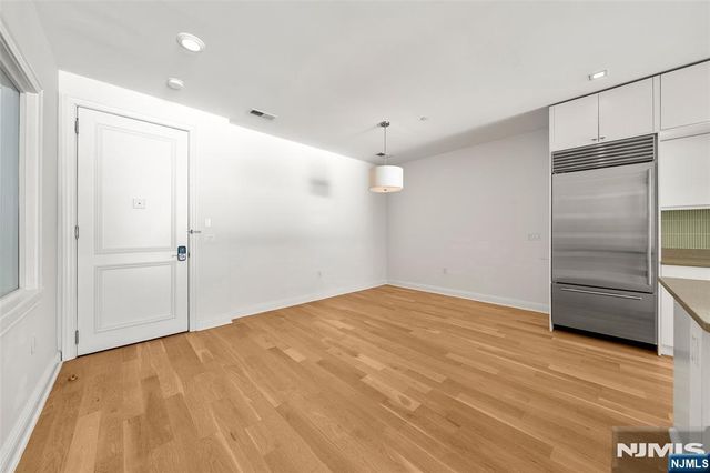 9 Somerset Lane 507, Edgewater, NJ 07020