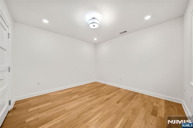 9 Somerset Lane 507, Edgewater, NJ 07020
