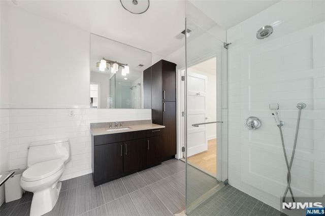 9 Somerset Lane 507, Edgewater, NJ 07020