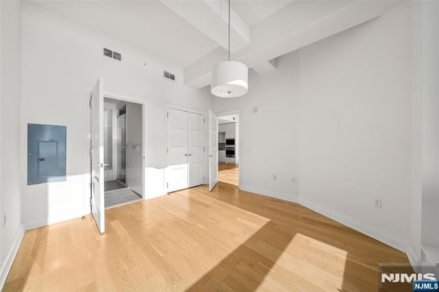 9 Somerset Lane 507, Edgewater, NJ 07020