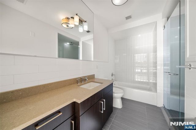 9 Somerset Lane 507, Edgewater, NJ 07020