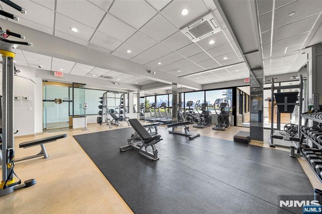 9 Somerset Lane 507, Edgewater, NJ 07020