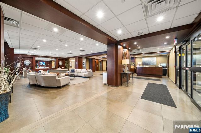 9 Somerset Lane 507, Edgewater, NJ 07020