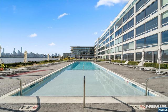 9 Somerset Lane 507, Edgewater, NJ 07020