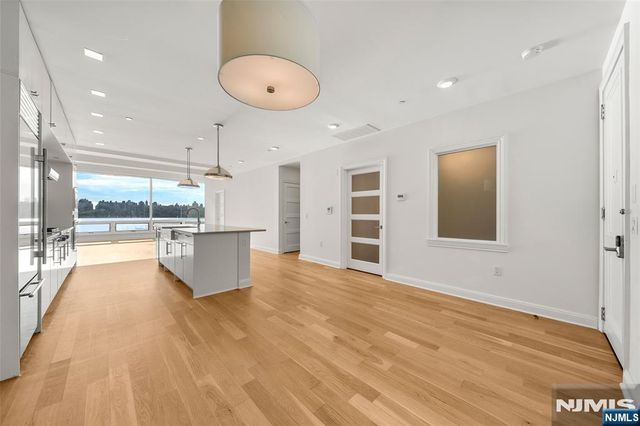 9 Somerset Lane 507, Edgewater, NJ 07020