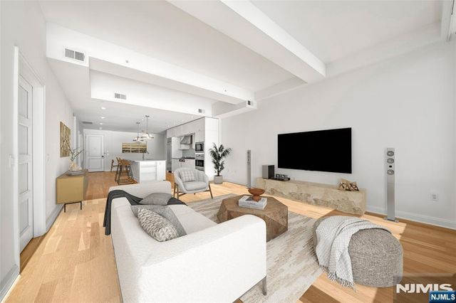 9 Somerset Lane 507, Edgewater, NJ 07020