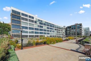 9 Somerset Lane 507, Edgewater, NJ 07020