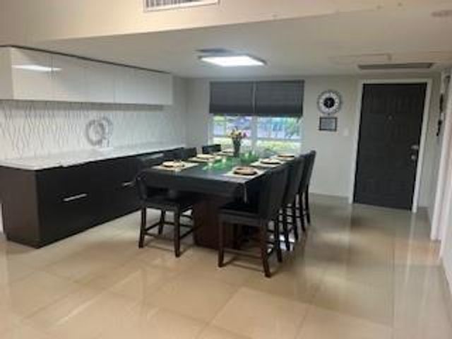 565 Oaks Lane 103, Pompano Beach, FL 33069