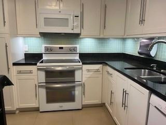 565 Oaks Lane 103, Pompano Beach, FL 33069