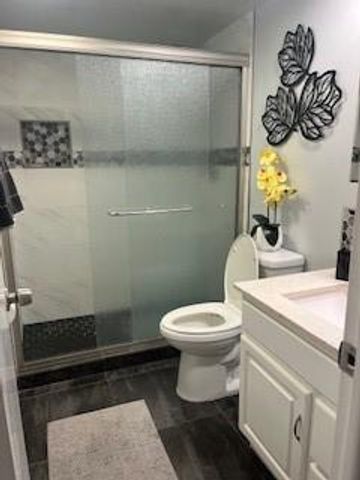 565 Oaks Lane 103, Pompano Beach, FL 33069