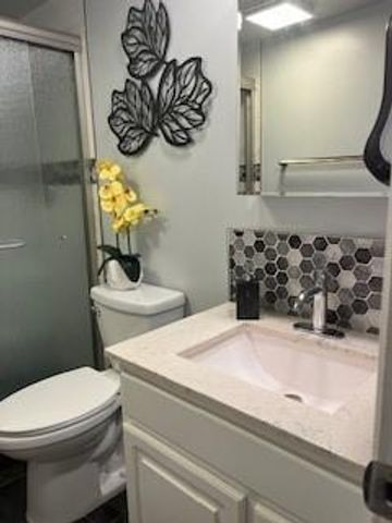 565 Oaks Lane 103, Pompano Beach, FL 33069