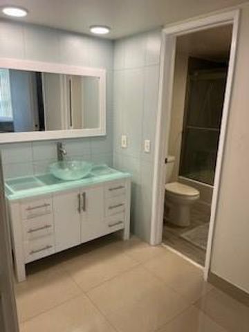 565 Oaks Lane 103, Pompano Beach, FL 33069