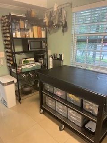 565 Oaks Lane 103, Pompano Beach, FL 33069
