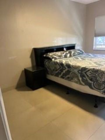 565 Oaks Lane 103, Pompano Beach, FL 33069