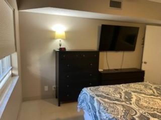 565 Oaks Lane 103, Pompano Beach, FL 33069