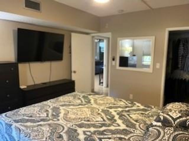 565 Oaks Lane 103, Pompano Beach, FL 33069