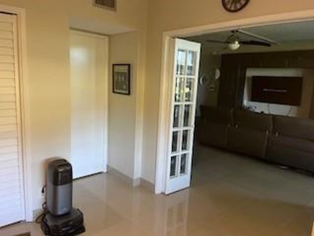 565 Oaks Lane 103, Pompano Beach, FL 33069
